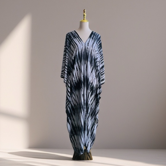 0123/ Black and White Long Kaftan - Picture 2 of 11